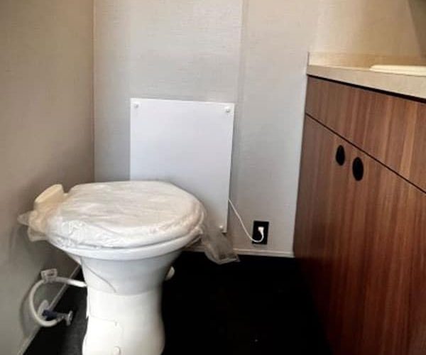 Work-Force-(SM-Office)-Bathroom-1